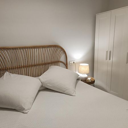 Apartamentos Madreselva Fernan Perez Bagian luar foto