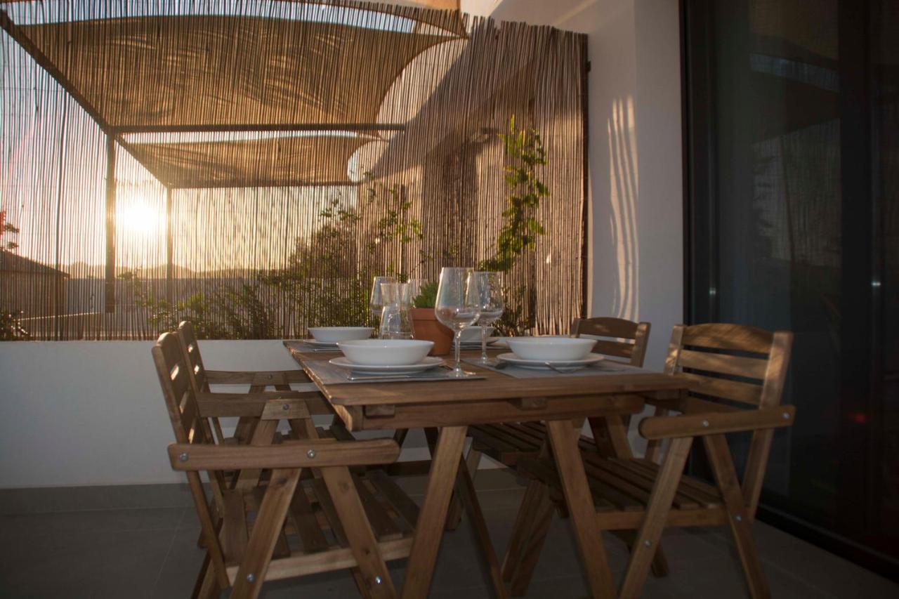 Apartamentos Madreselva Fernan Perez Bagian luar foto