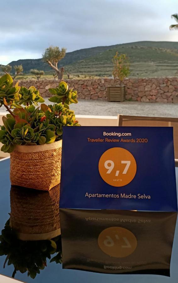 Apartamentos Madreselva Fernan Perez Bagian luar foto