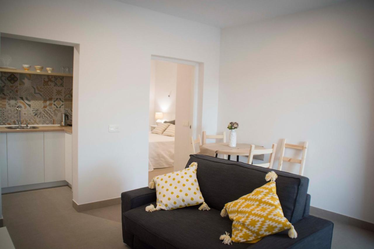 Apartamentos Madreselva Fernan Perez Bagian luar foto