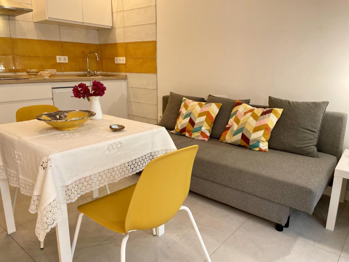 Apartamentos Madreselva Fernan Perez Bagian luar foto