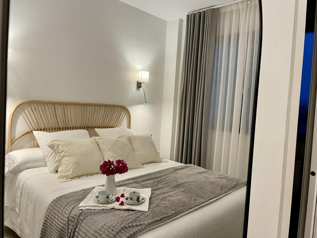 Apartamentos Madreselva Fernan Perez Bagian luar foto