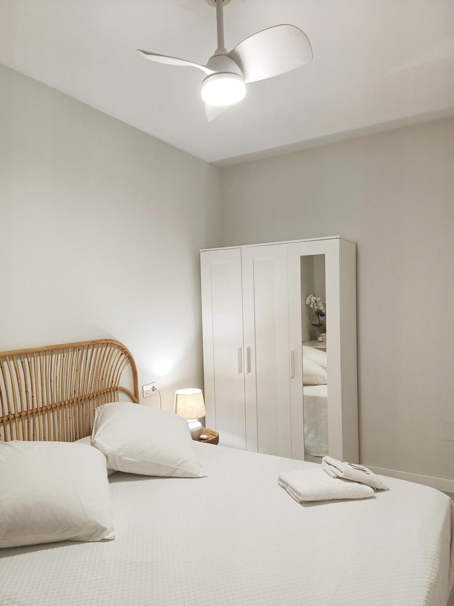 Apartamentos Madreselva Fernan Perez Bagian luar foto