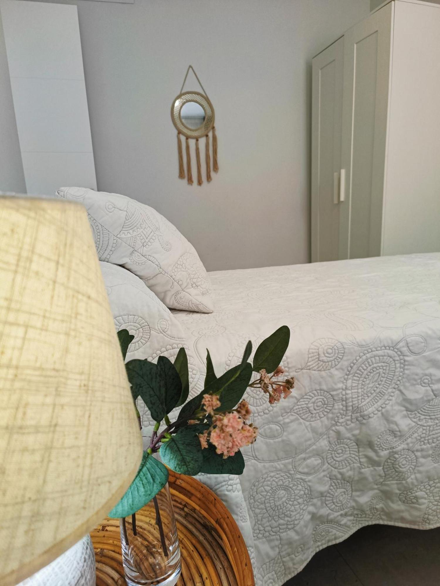 Apartamentos Madreselva Fernan Perez Bagian luar foto