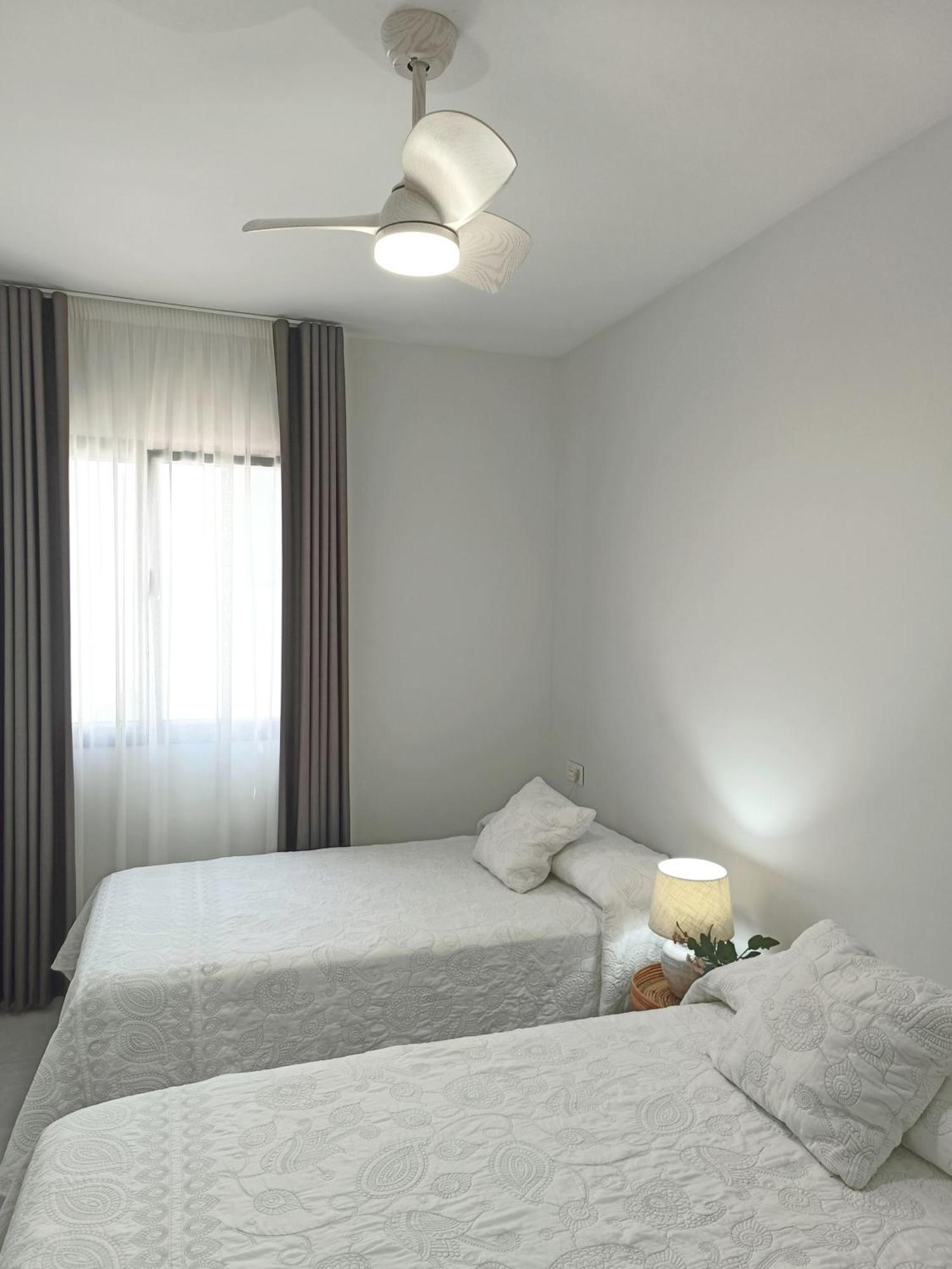 Apartamentos Madreselva Fernan Perez Bagian luar foto