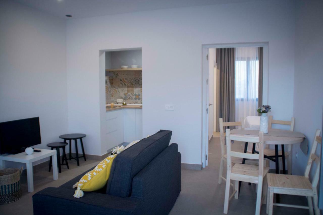 Apartamentos Madreselva Fernan Perez Bagian luar foto