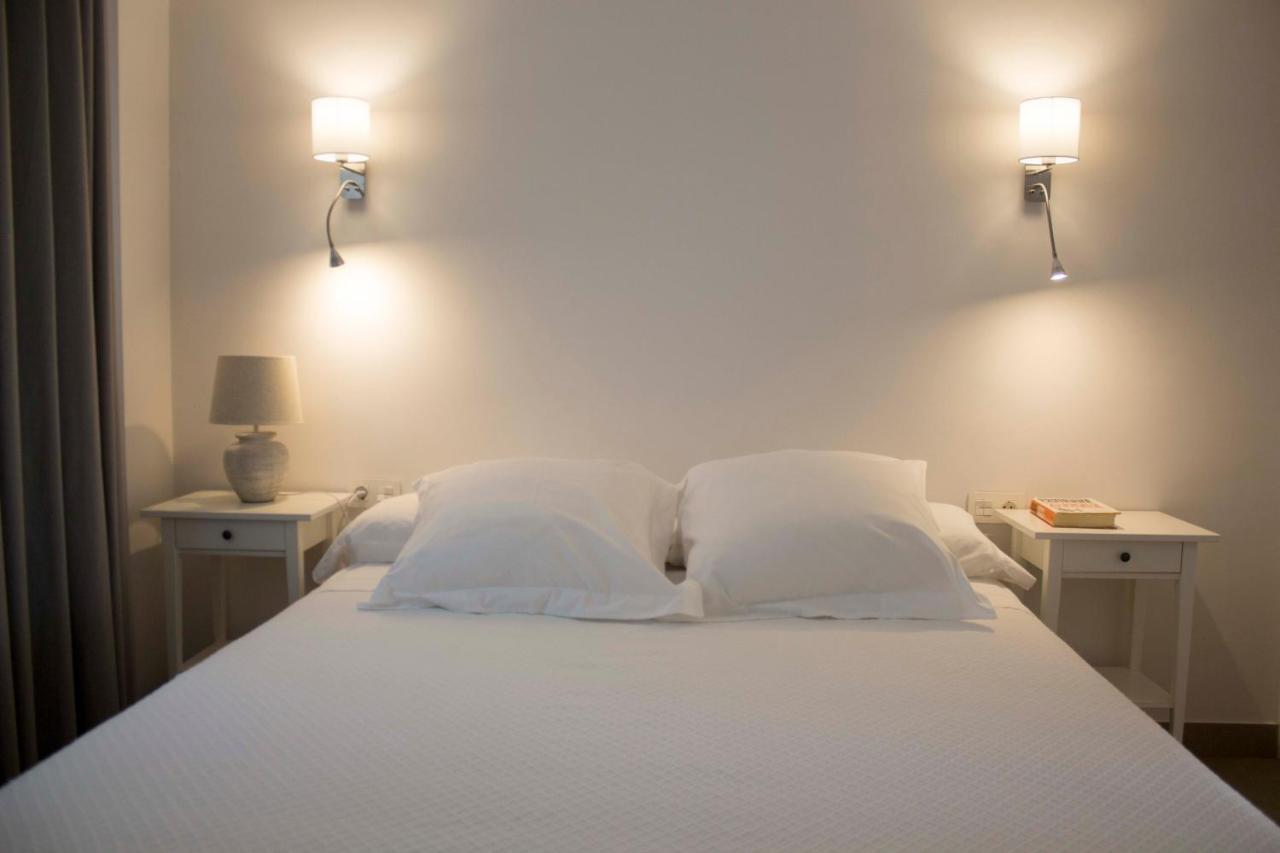Apartamentos Madreselva Fernan Perez Bagian luar foto